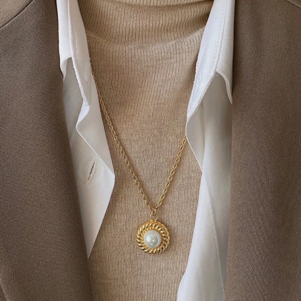 Waterproof gold plated twist round pendant